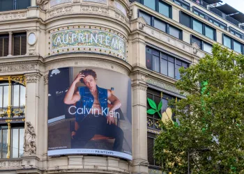 Calvin Klein: Tasarım ve Pazarlamada Lüks Moda Zinciri