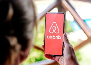 Airbnb: Konaklama Dünyasını Değiştiren Çevrimiçi Ortam