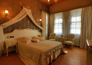 Tarihi Doku ile Modern Konforun Buluşması: Ada Palas Hotel