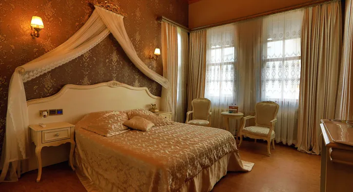 Tarihi Doku ile Modern Konforun Buluşması: Ada Palas Hotel